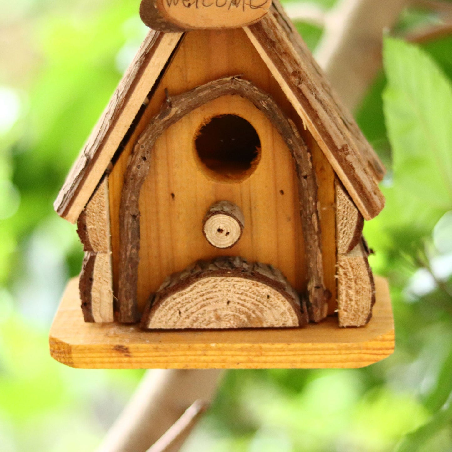 Handgemaakt Houten Vogelhuisje – Rustiek Design voor Tuin of Balkon