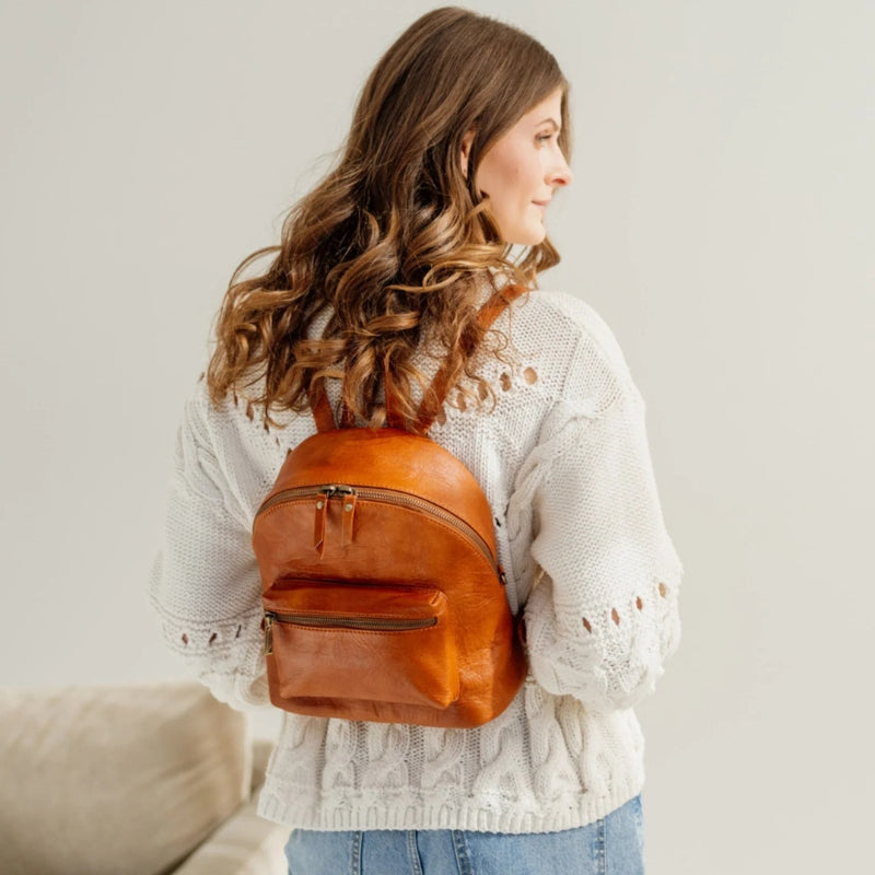 Aafke Backpack – Stijlvolle Bruine Leren Rugtas met Veilige Ritsen