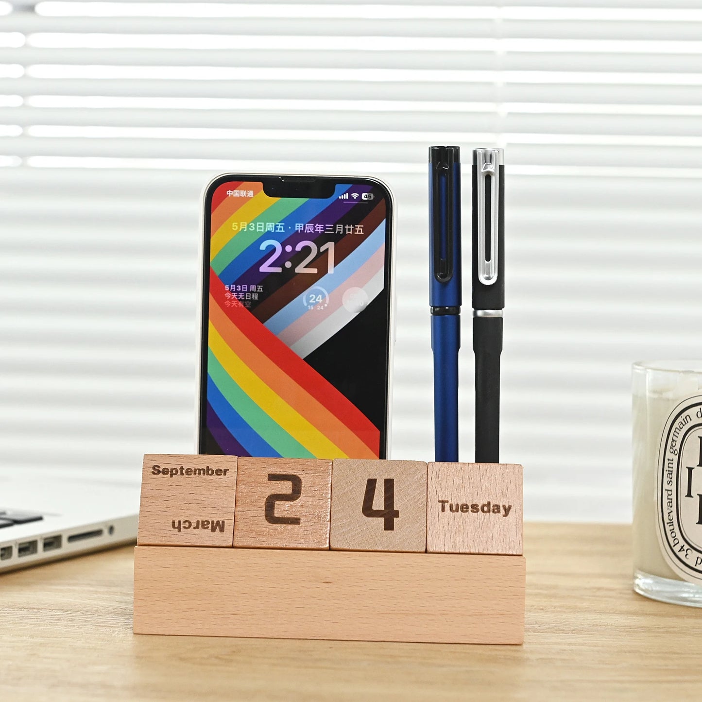 Houten Kalender met Draaiblokken – Bureau Accessoire