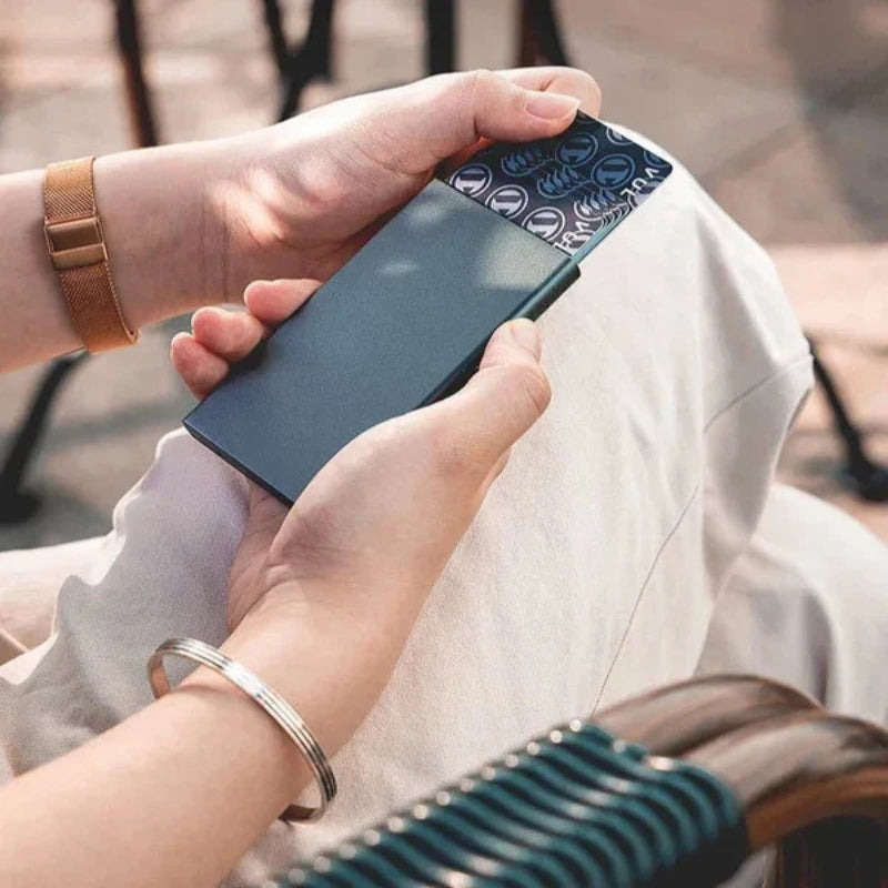 SlimGuard – Minimalistisch RFID Kaartenhouder Zwart/Grijs